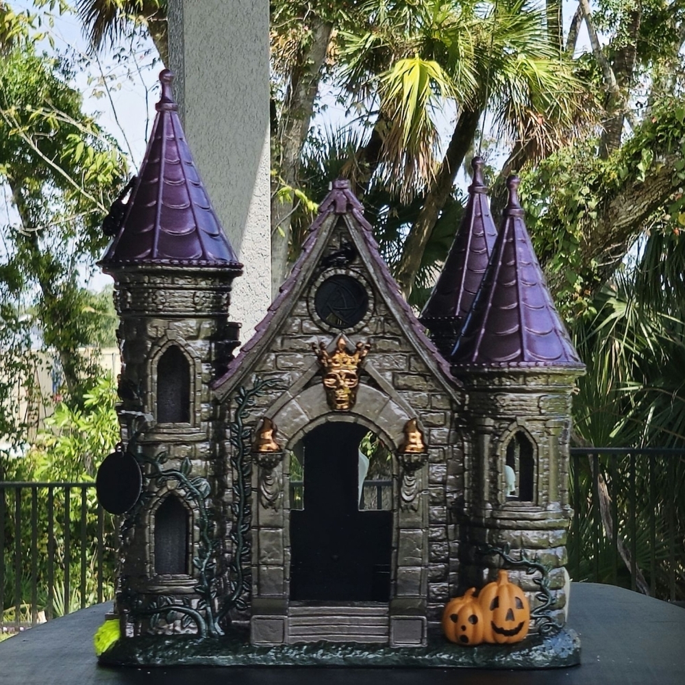 B&BW 2023 Skull King's Halloween House Haunted Castle Luminary (IN ORIGINAL BOX)